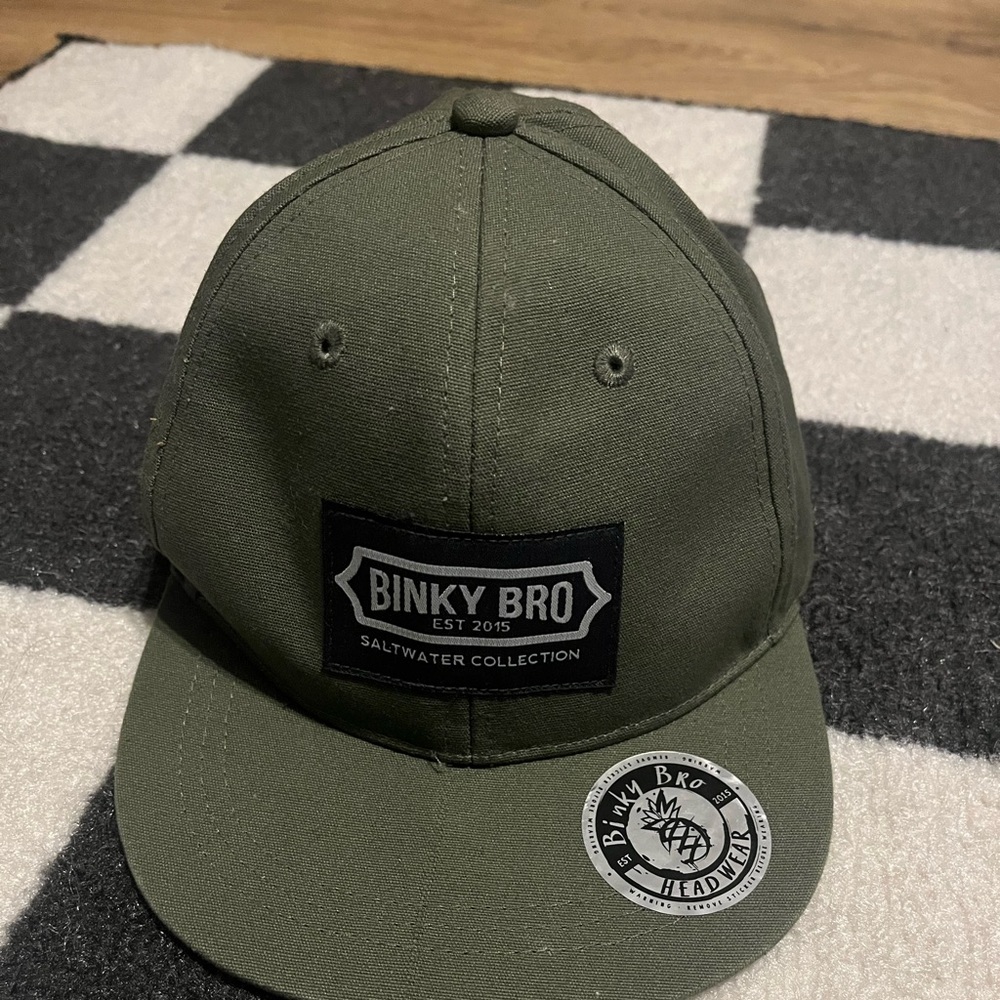 Binky bro pretty much new army green hat worn maybe twice ! Size youth